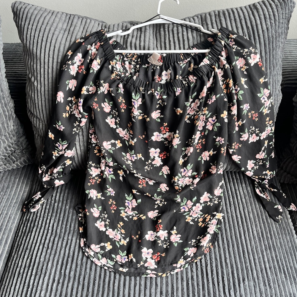 Chic Floral Black Blouse